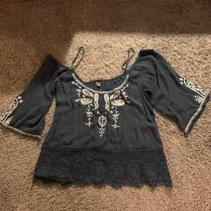 NWT Ecote Cold shoulder embroidered & lace top